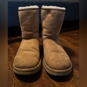 Womens Tan UGG Australia Classic Short Sheepskin Suede Boots Size 8